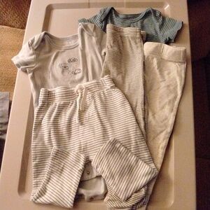6 to 9m Boys Bundle (2l Short Sleeved Onsies and 3 pairs of pants